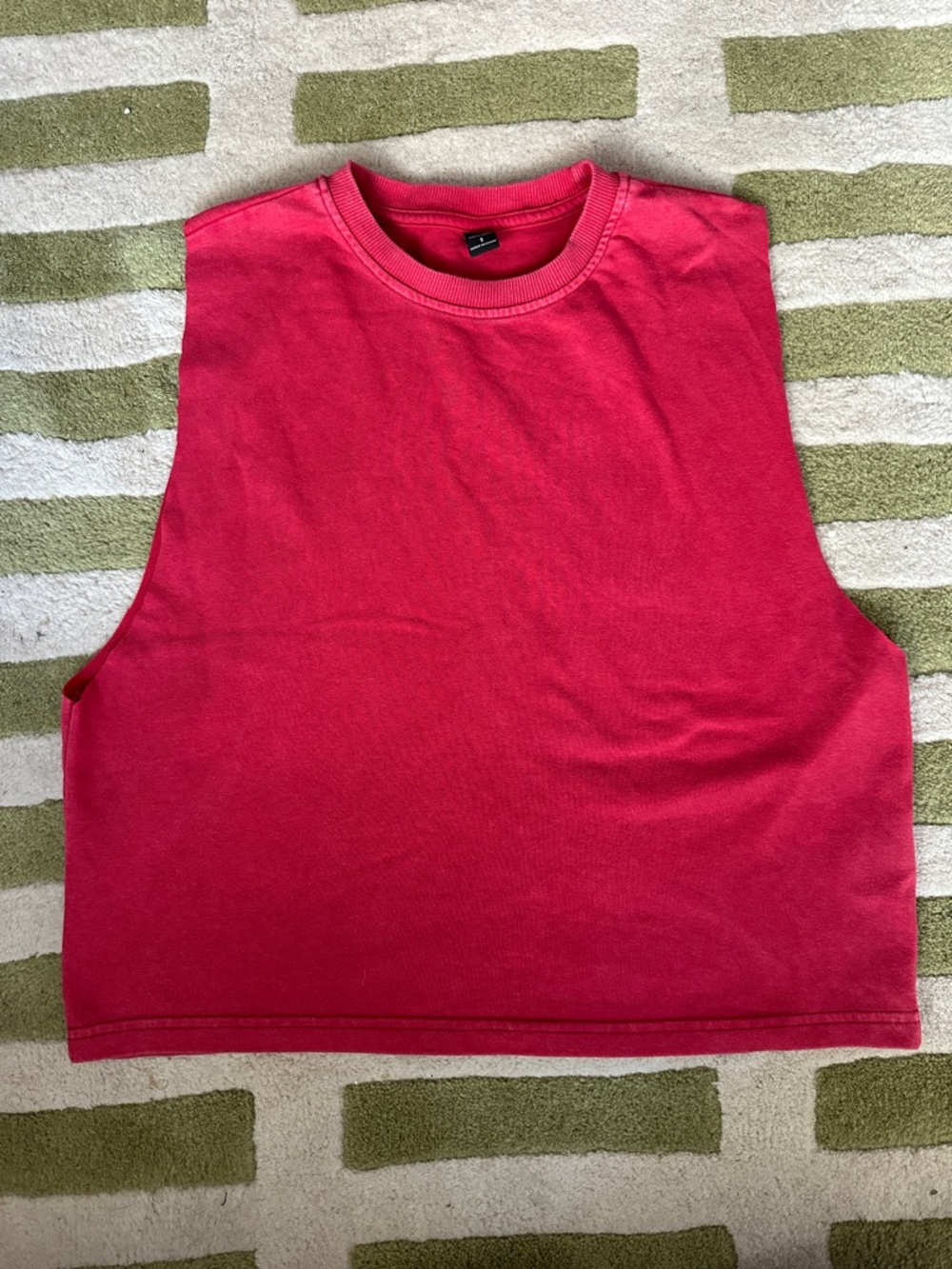 Sleeveless Cropped Tank Top in Hot Pink